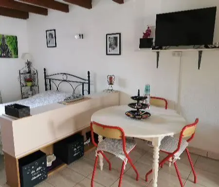 Studio Très Agréable Totalement Indépendant Dans Maison Avec Cour Sans Vis à Vis Vittel