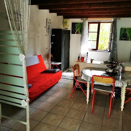 Studio Très Agréable Totalement Indépendant Dans Maison Avec Cour Sans Vis à Vis Casa vacanze *