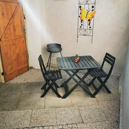 Studio Très Agréable Totalement Indépendant Dans Maison Avec Cour Sans Vis à Vis * Vittel